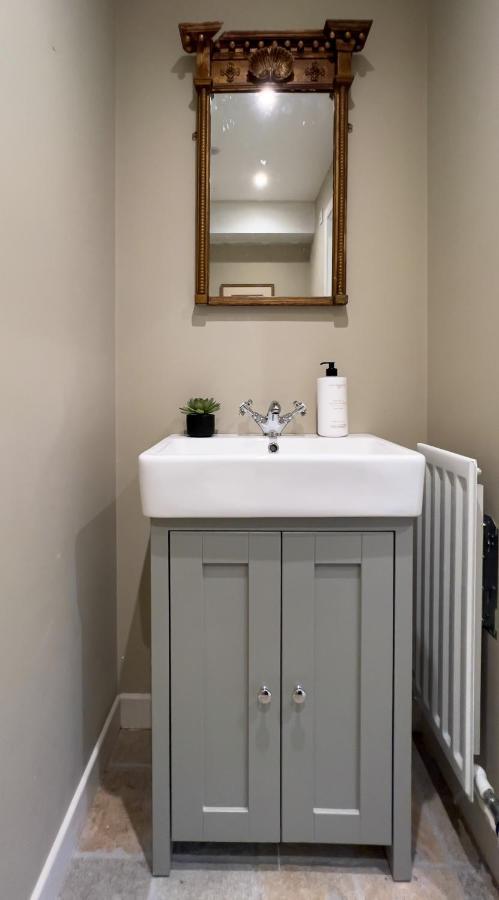 Converted Victorian Coach House With Hot Tub Stewartstown Exteriör bild